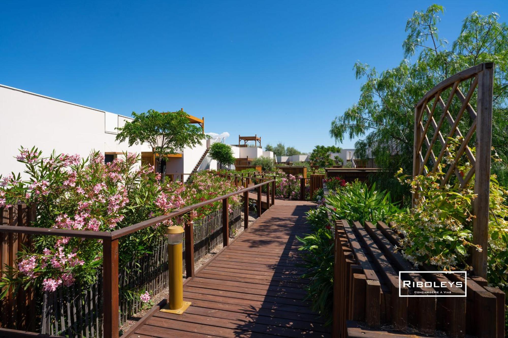 Villa T3 Climatisee En Residence Avec Piscine Vias Exteriér fotografie